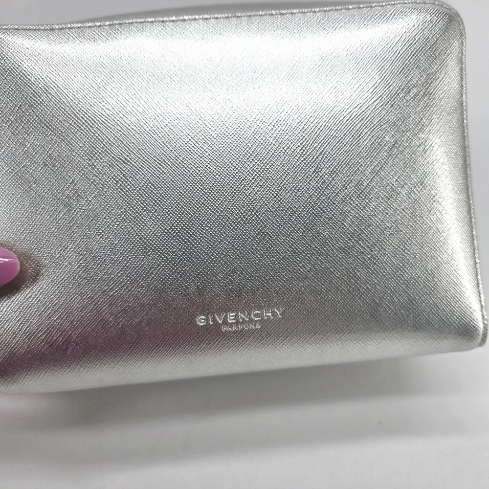 Givenchy Parfums Cosmetic Bag Silver Metallic Star Zipper Travel Makeup Cube‎